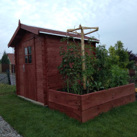realizace  zahrady - venkovní domek s vyvýšenýcm záhonem